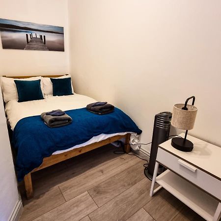Newly Refurbished Flat In Central Cheltenham With Parking Exterior foto