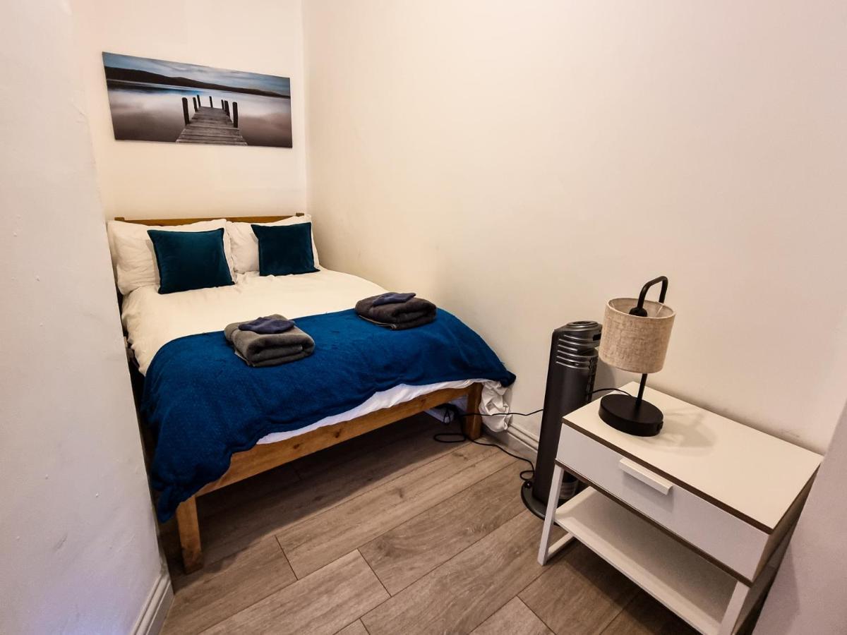 Newly Refurbished Flat In Central Cheltenham With Parking Exterior foto